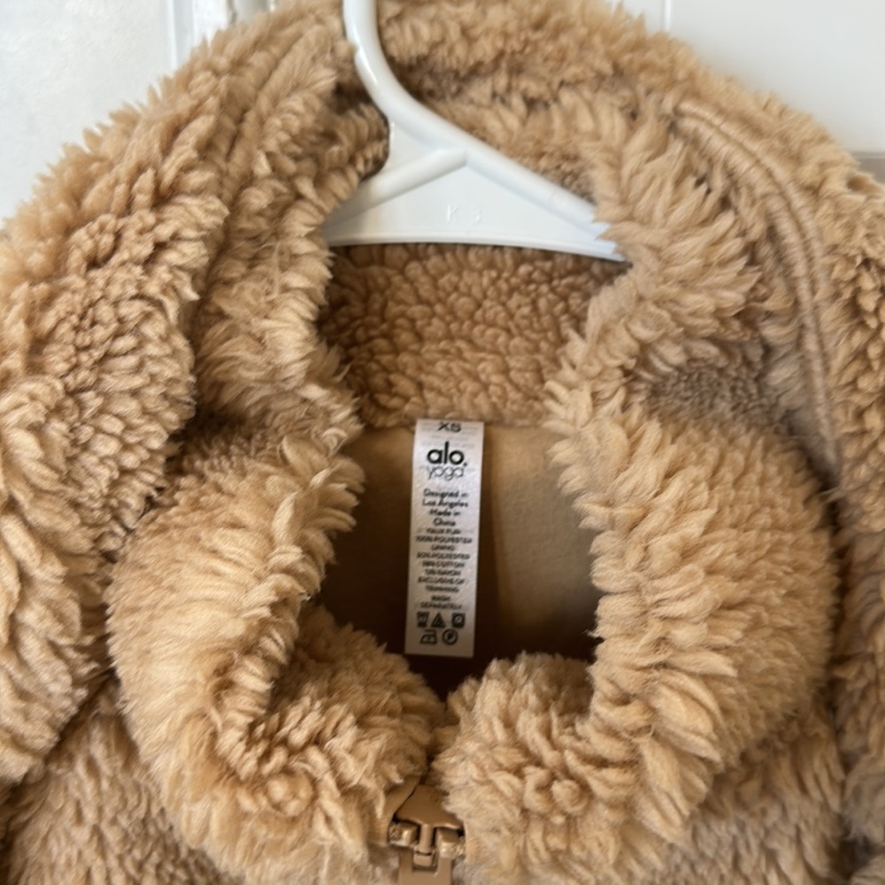 Foxy Sherpa camel jacket ALO removable hood xs - Picture 7 of 10